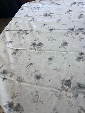 Calvin Klein Neutral Floral Tablecloth - Gray on white